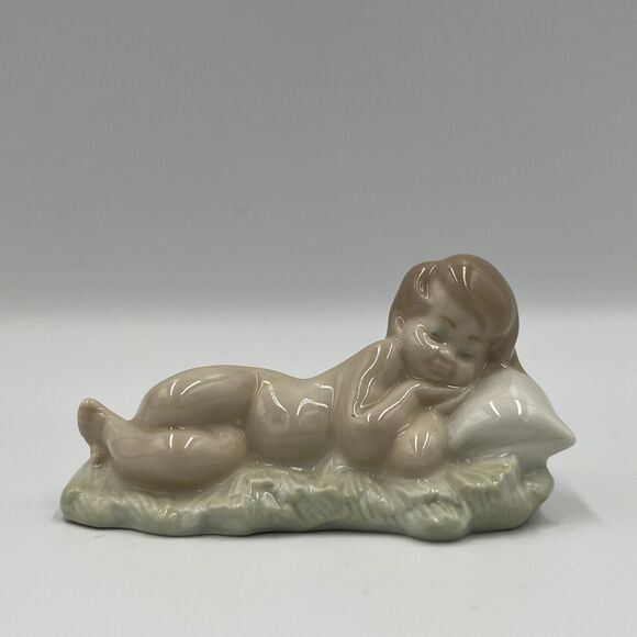 Lladro #4670 Vintage Baby Jesus Boy Figurine Sleeping On A Bed Of Hay Nativity - Picture 1 of 6